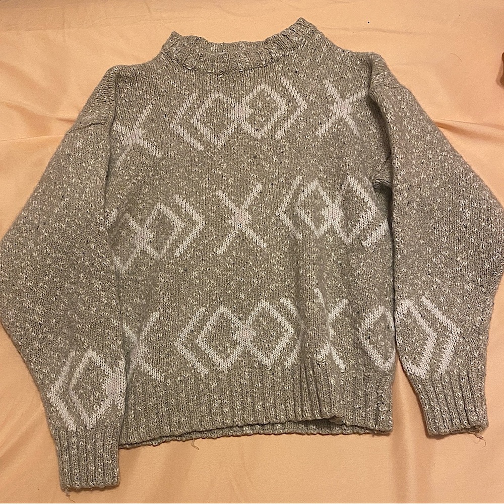 Gray 90’s style sweater